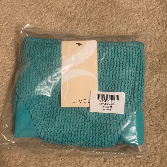 Wear lively ruched bikini in aquamarine - Picture 2 of 3